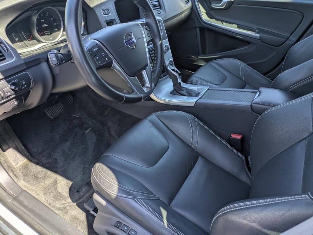 Used 2017 Volvo S60 T5 Dynamic image 10