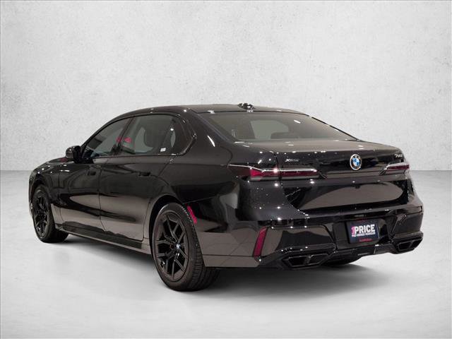 Used 2024 BMW 760i xDrive w/ Premium Package image 8