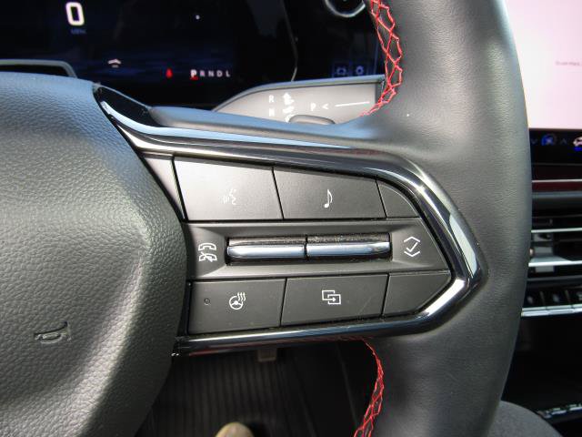 Used 2024 Chevrolet Traverse RS FWD image 23