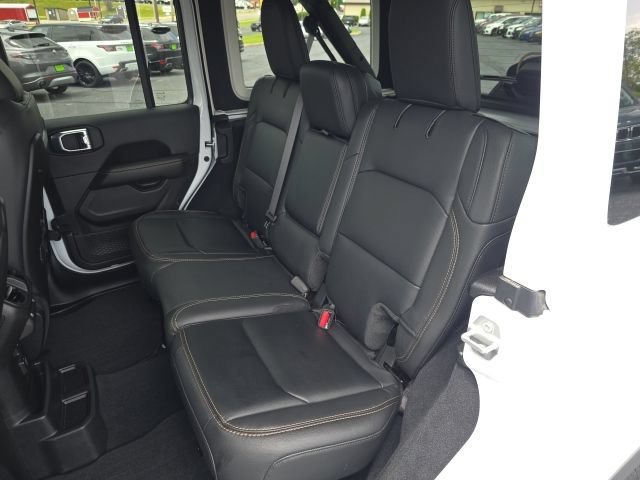 Used 2025 Jeep Wrangler Unlimited Sahara w/ Safety Group AWD/4WD image 33