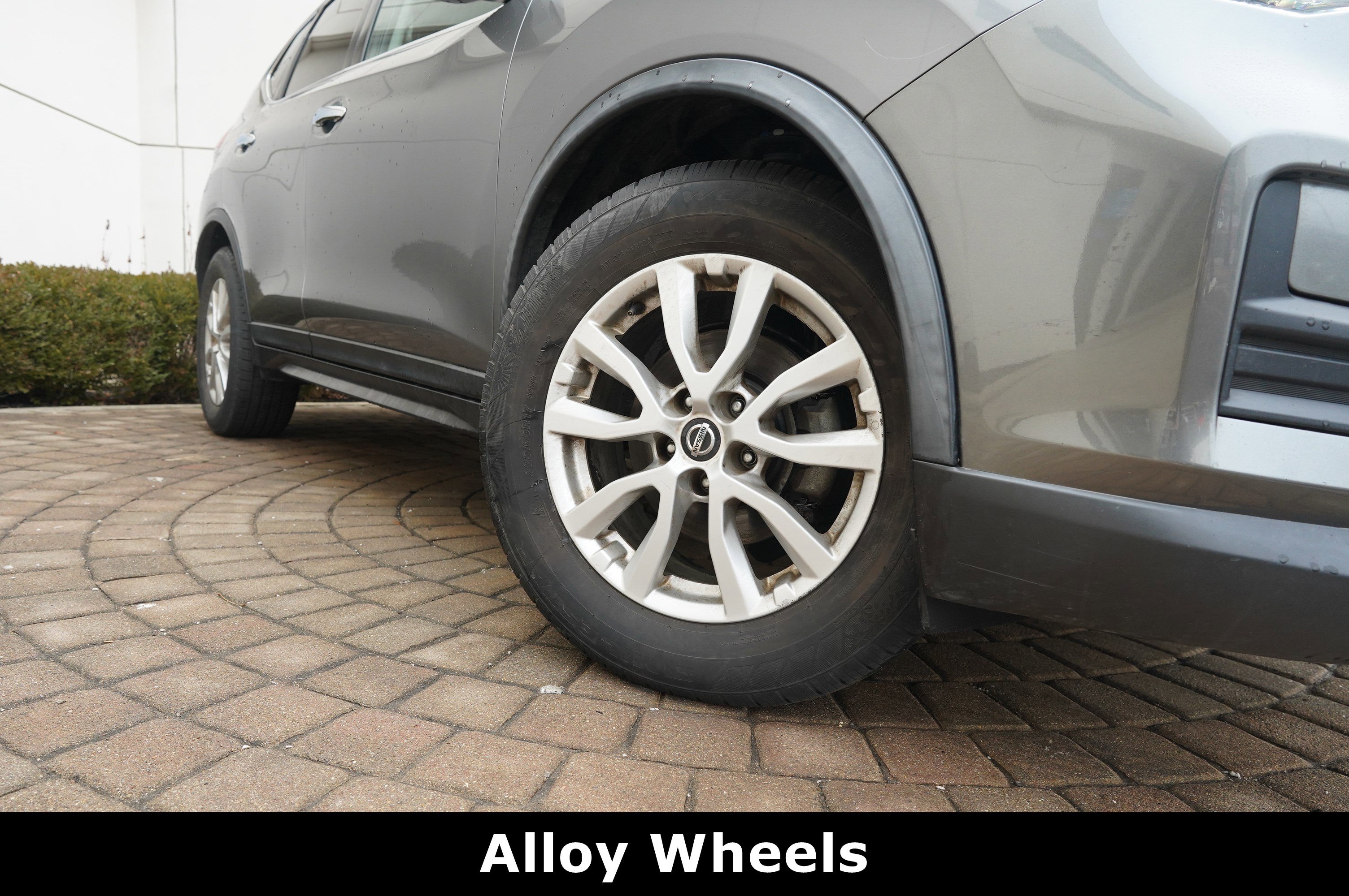 Used 2019 Nissan Rogue SV image 16