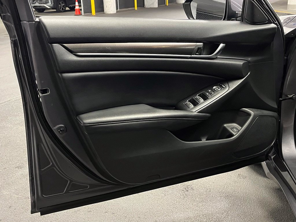 Used 2018 Honda Accord Sport image 16
