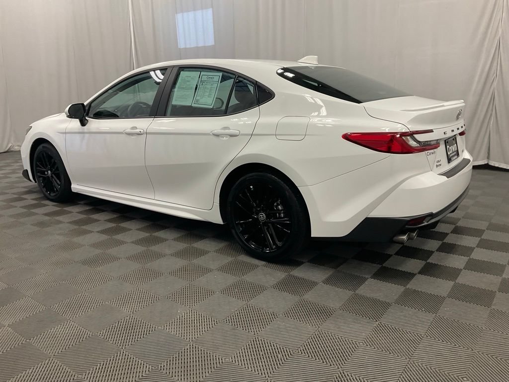 Used 2025 Toyota Camry SE AWD/4WD image 4