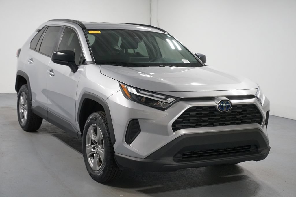 Certified 2024 Toyota RAV4 LE AWD/4WD image 3