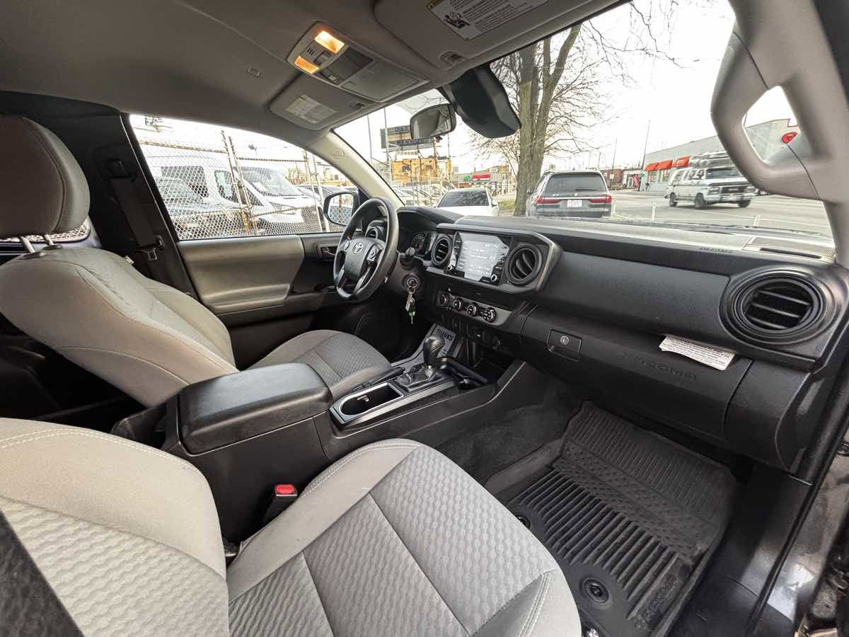 Used 2022 Toyota Tacoma SR image 21