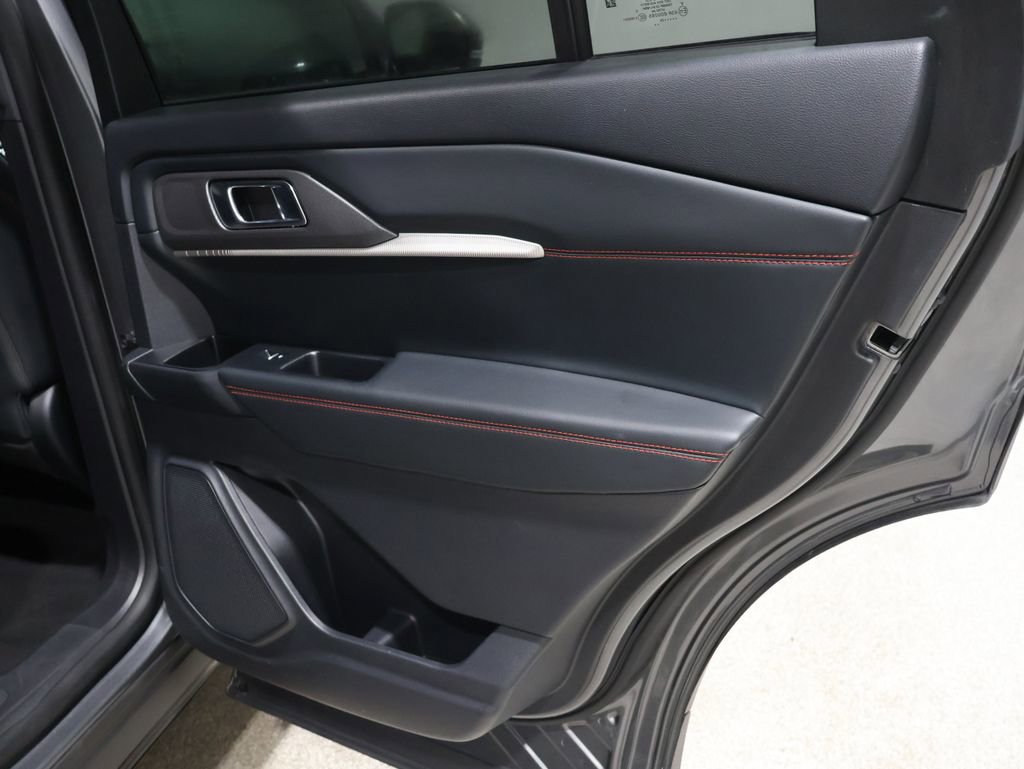 Used 2025 Ford Explorer ST-Line w/ ST-Line Street Pack image 22