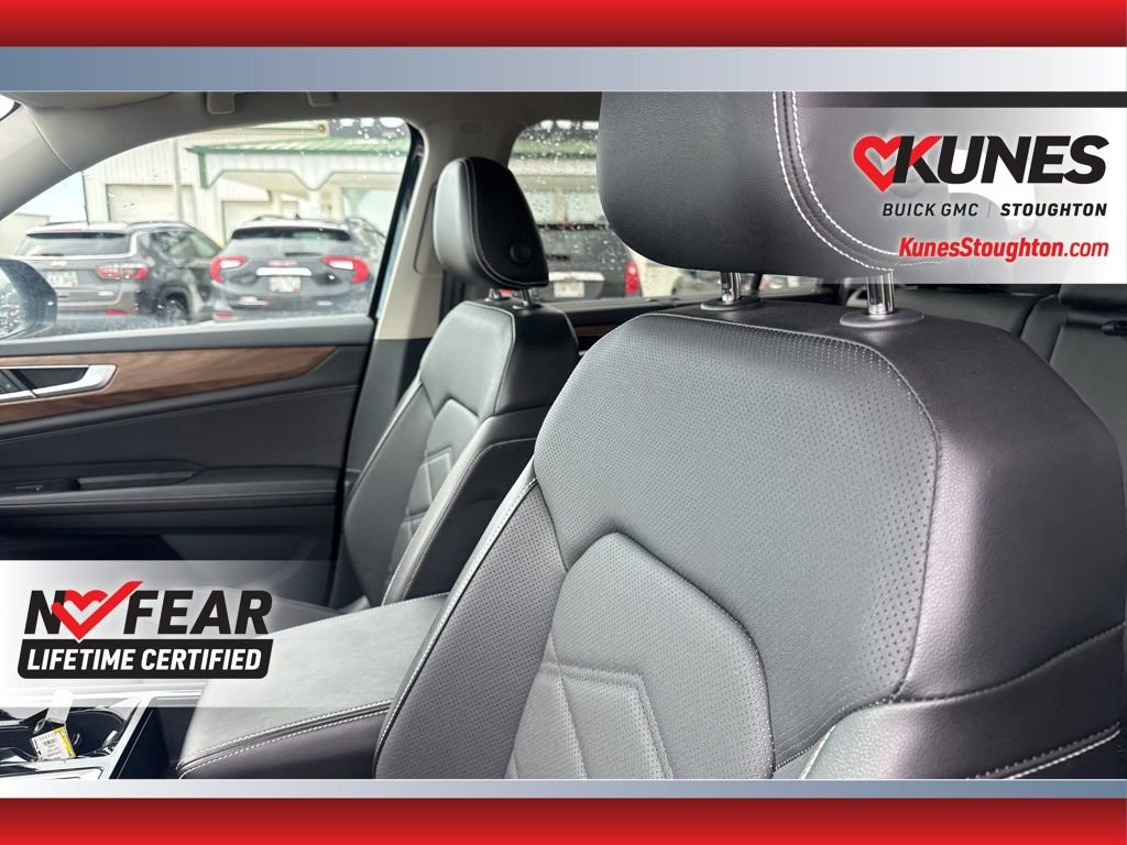 Used 2025 Volkswagen Atlas SE image 23