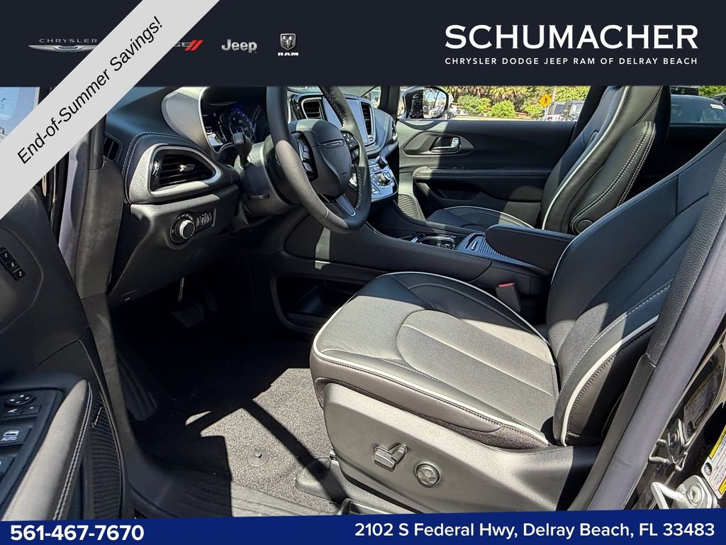 New 2027 Chrysler Pacifica Limited AWD/4WD image 11
