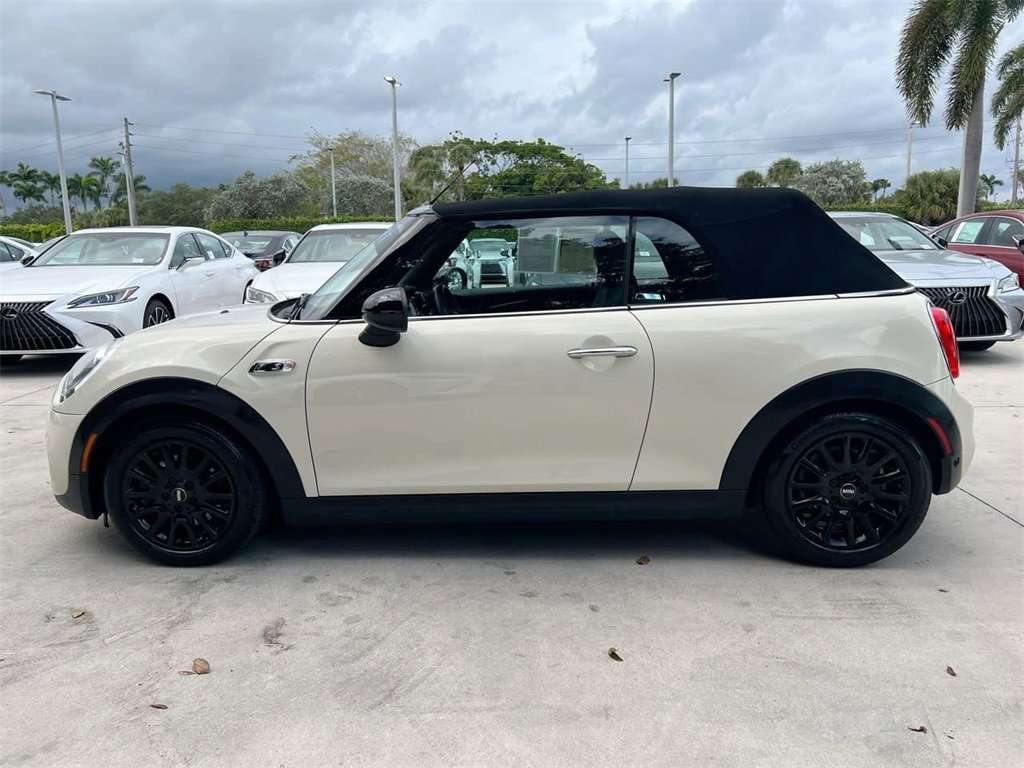 Used 2019 MINI Cooper S w/ Signature Upholstery Package image 4