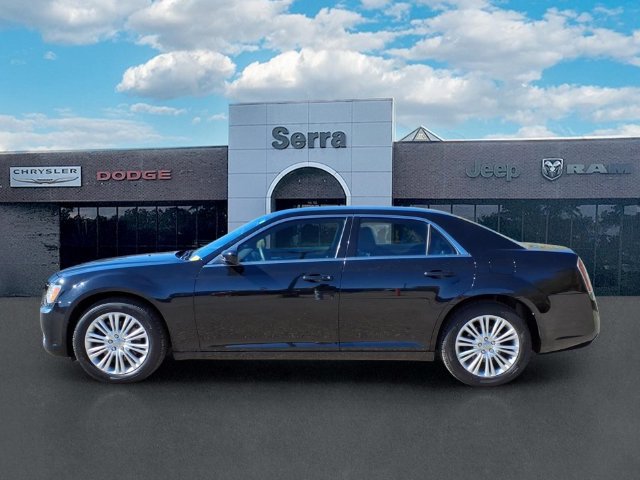 Used 2014 Chrysler 300 AWD w/ Driver Convenience Group image 4