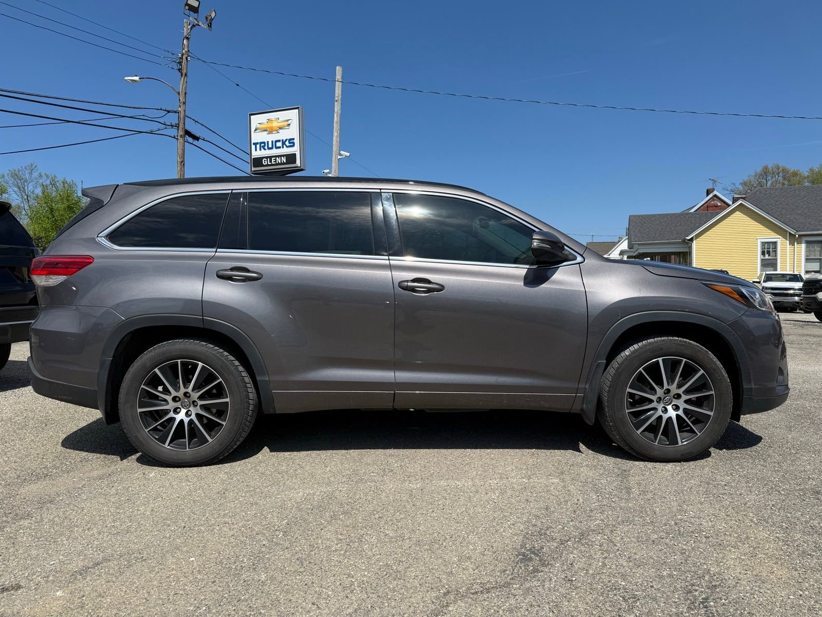 Used 2017 Toyota Highlander SE AWD/4WD image 9