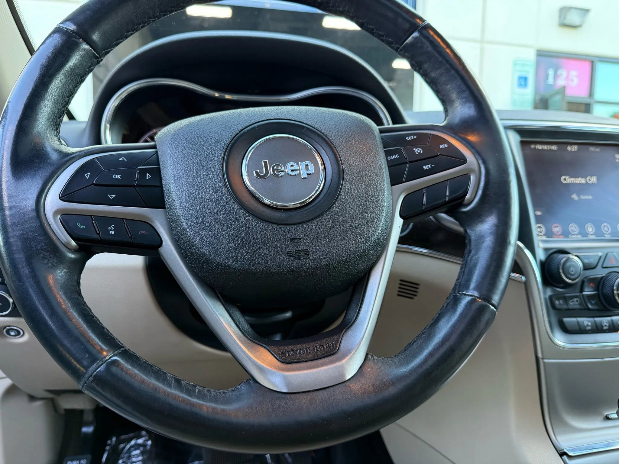 Used 2018 Jeep Grand Cherokee Limited image 38