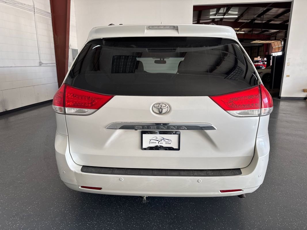 Used 2013 Toyota Sienna Limited w/ Premium Pkg image 5