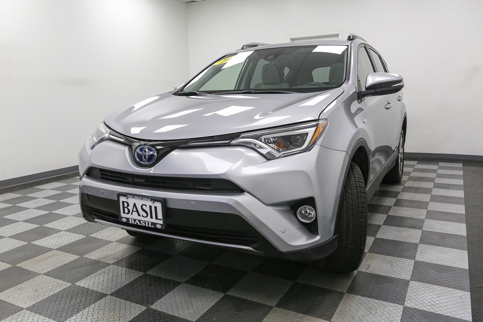 Used 2018 Toyota RAV4 Limited AWD/4WD image 4
