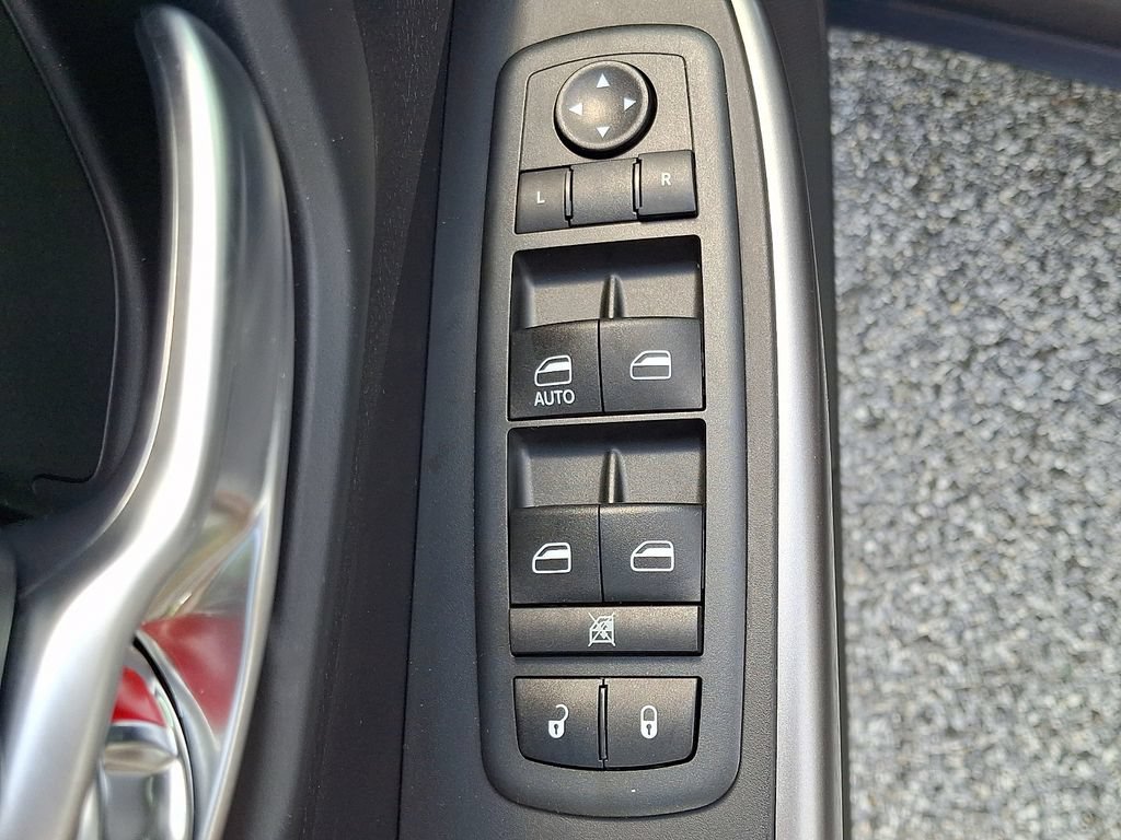 Used 2020 Jeep Cherokee Latitude w/ Cold Weather Group AWD/4WD image 24