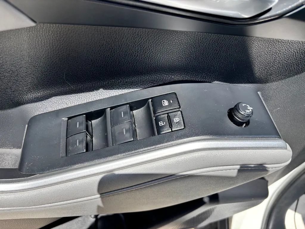 Used 2023 Toyota Highlander XLE FWD image 23