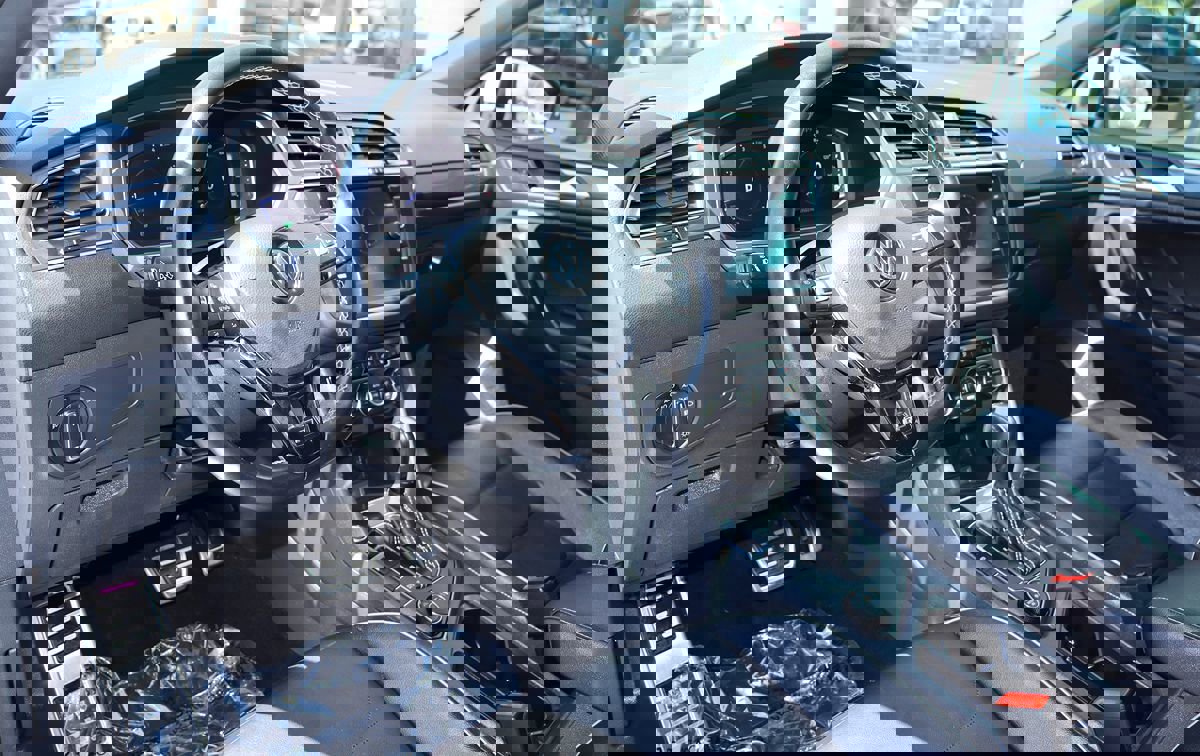 Used 2021 Volkswagen Tiguan SEL Premium R-Line image 42