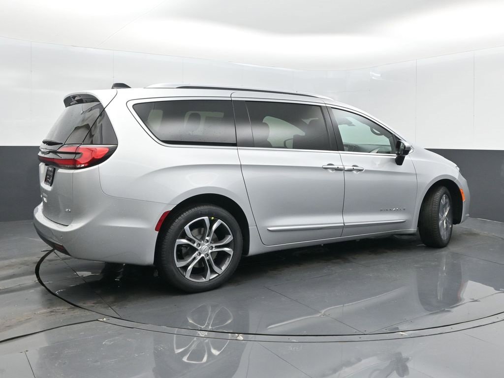 New 2026 Chrysler Pacifica Pinnacle image 7