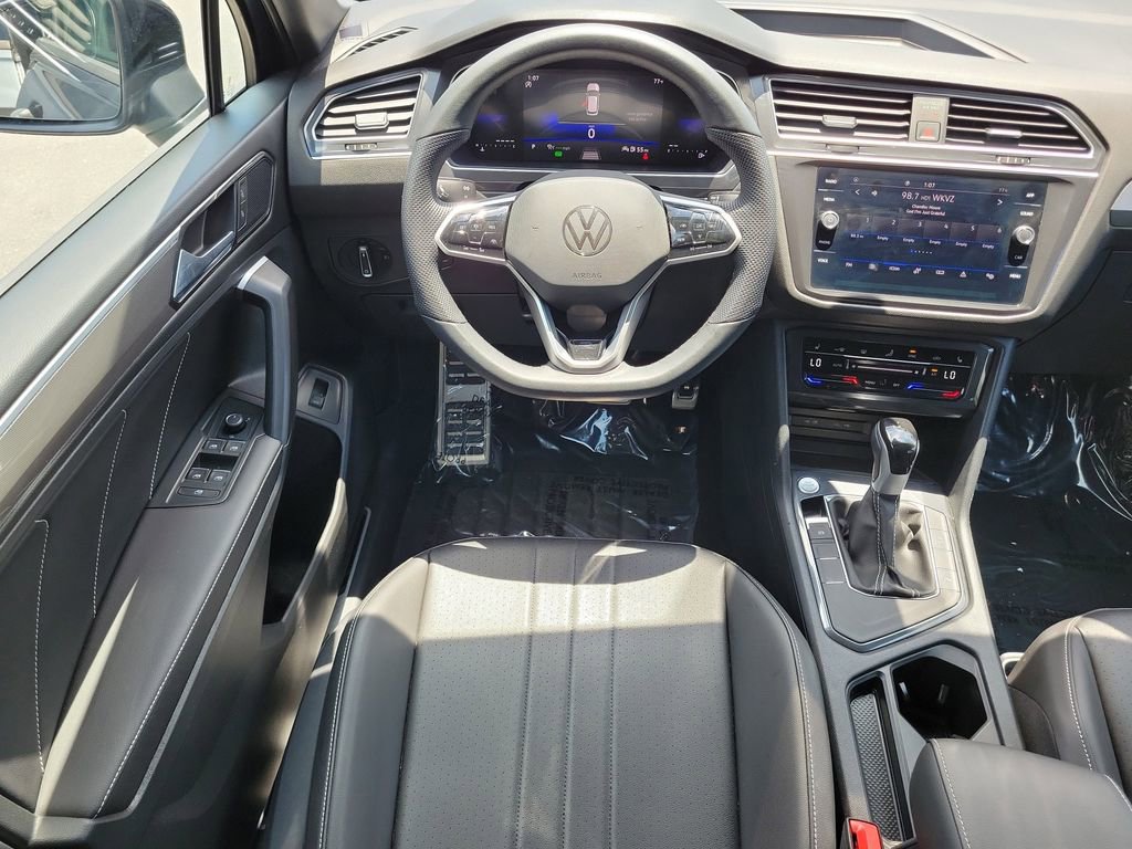 Used 2024 Volkswagen Tiguan SE R-Line FWD image 15