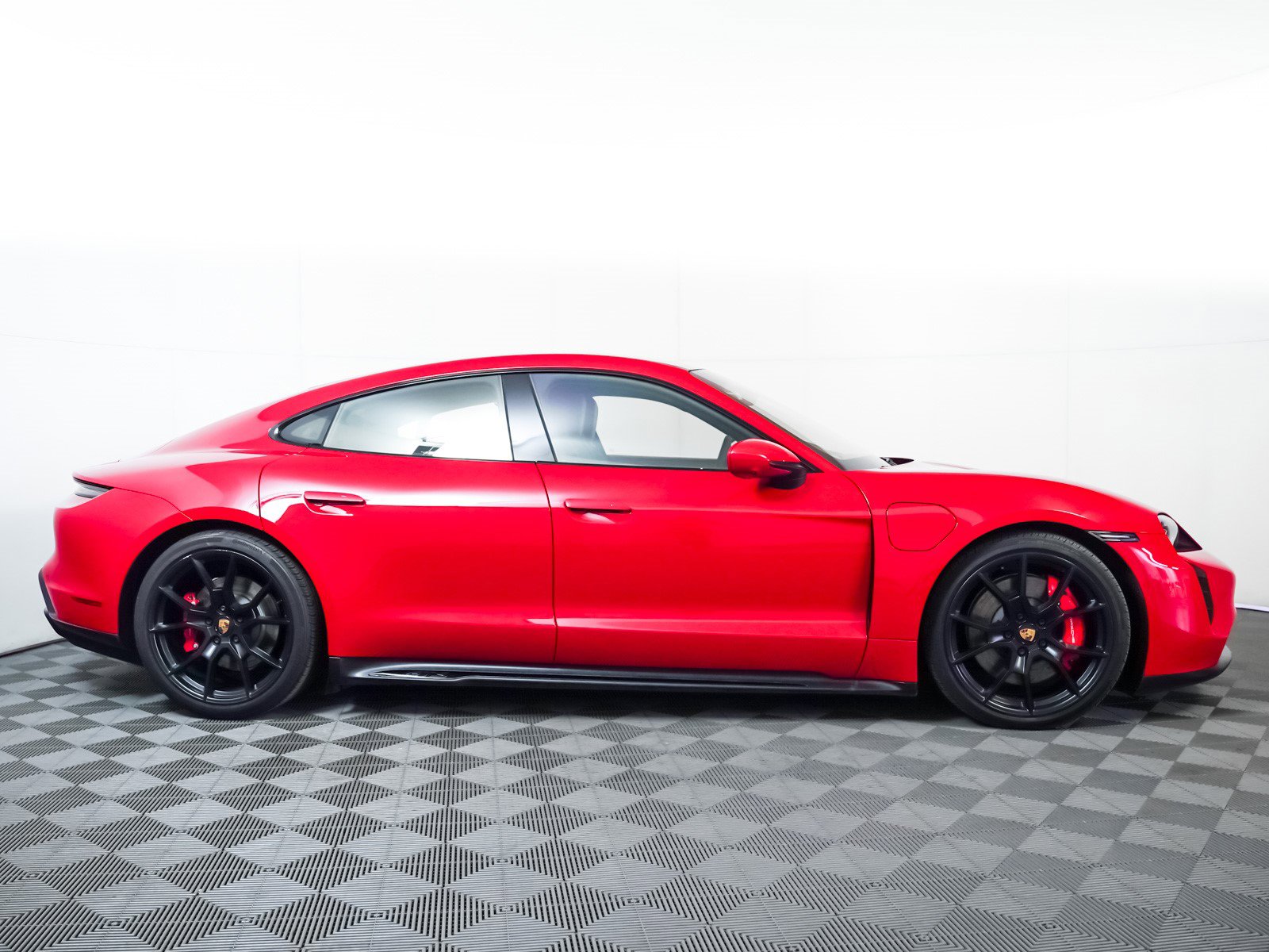 Certified 2022 Porsche Taycan GTS image 9