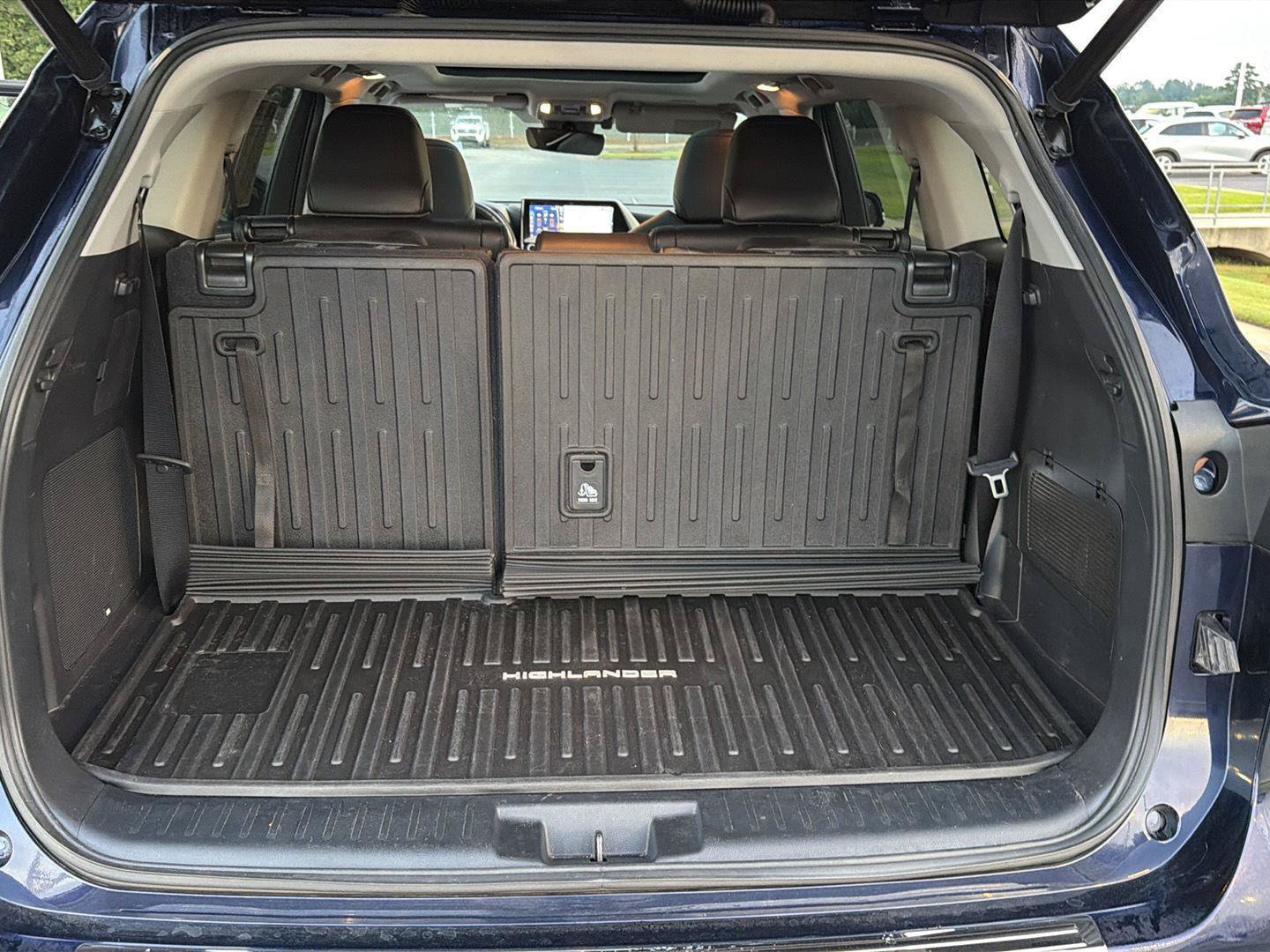 Used 2022 Toyota Highlander Platinum FWD image 37