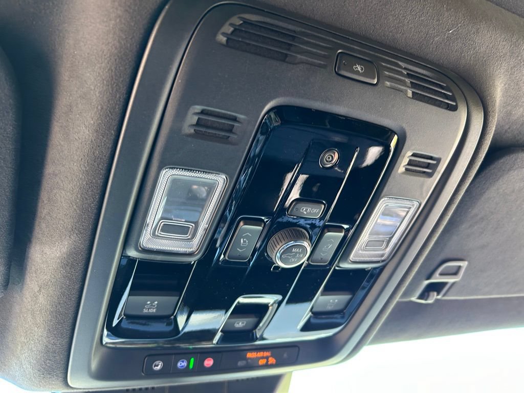 Used 2025 Cadillac Escalade Sport Platinum w/ LPO, Floor Liner Package AWD/4WD image 72