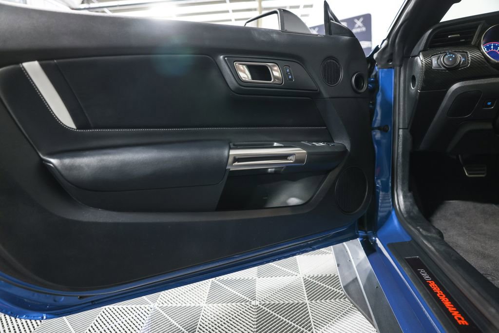 Used 2020 Ford Mustang Shelby GT500 w/ Technology Package image 32
