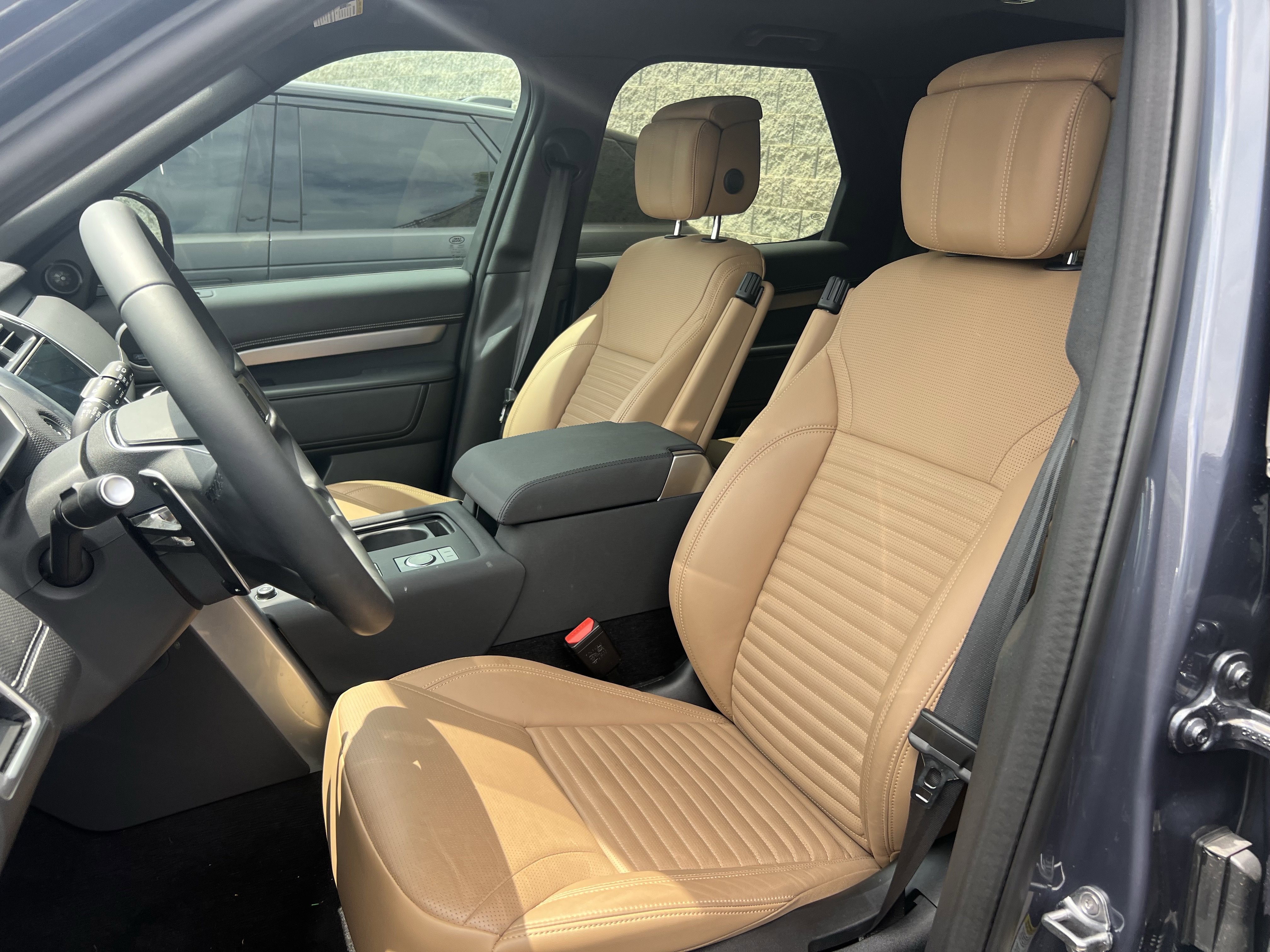 Certified 2025 Land Rover Discovery Dynamic SE AWD/4WD image 16