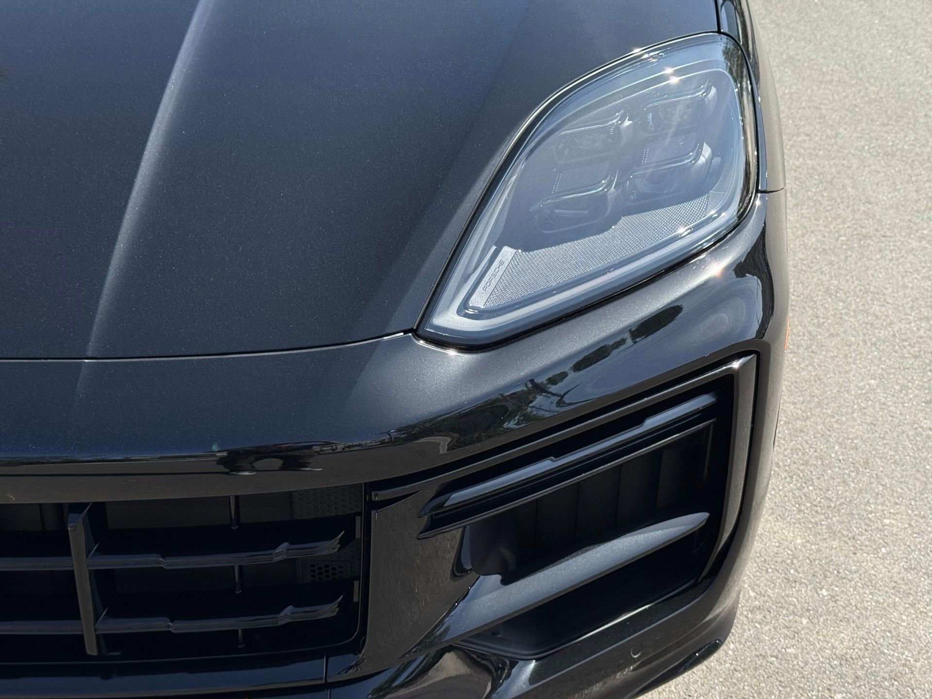 Certified 2025 Porsche Cayenne Turbo image 11