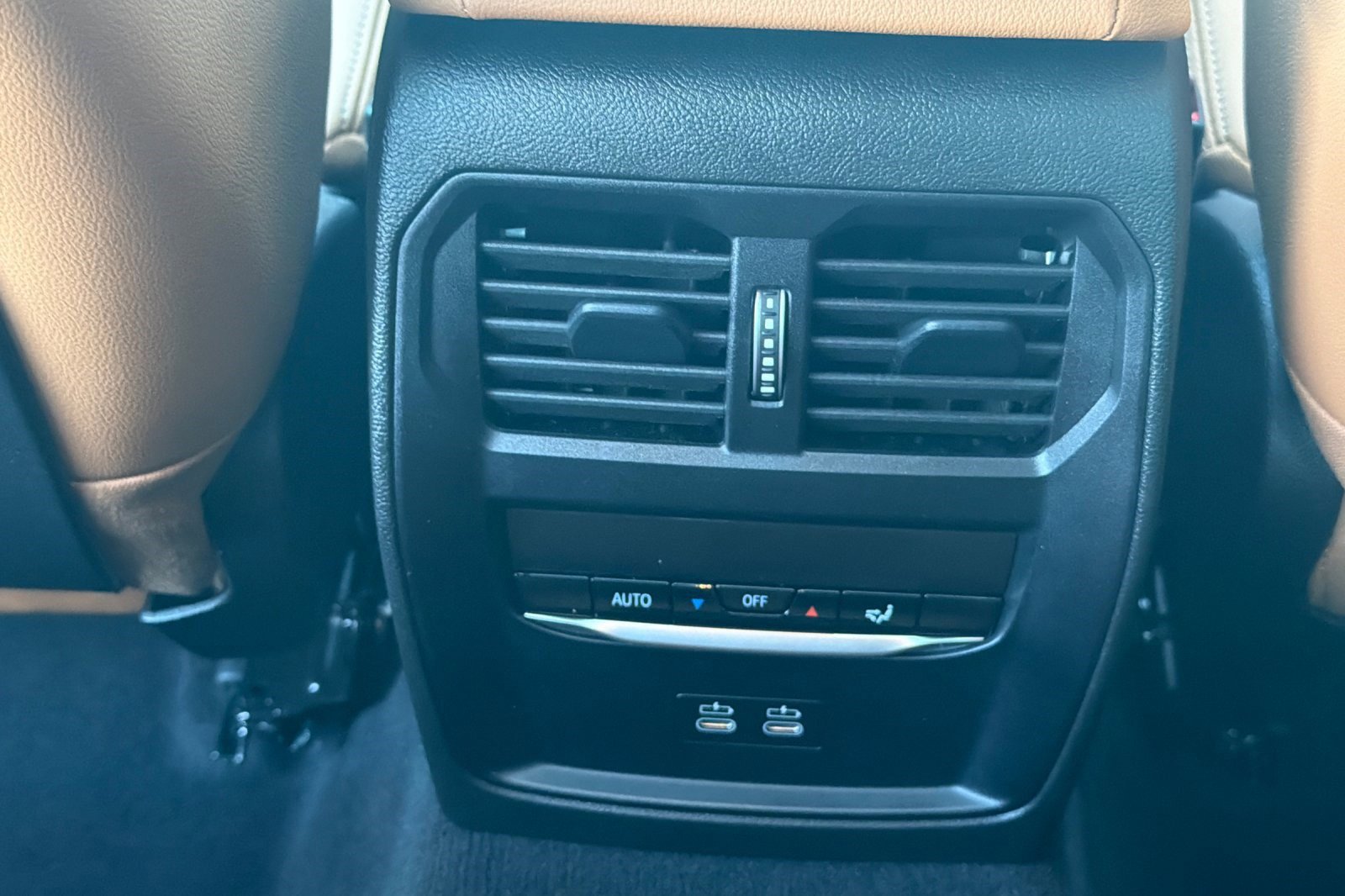 Used 2025 BMW 330i Sedan w/ Premium Package image 16