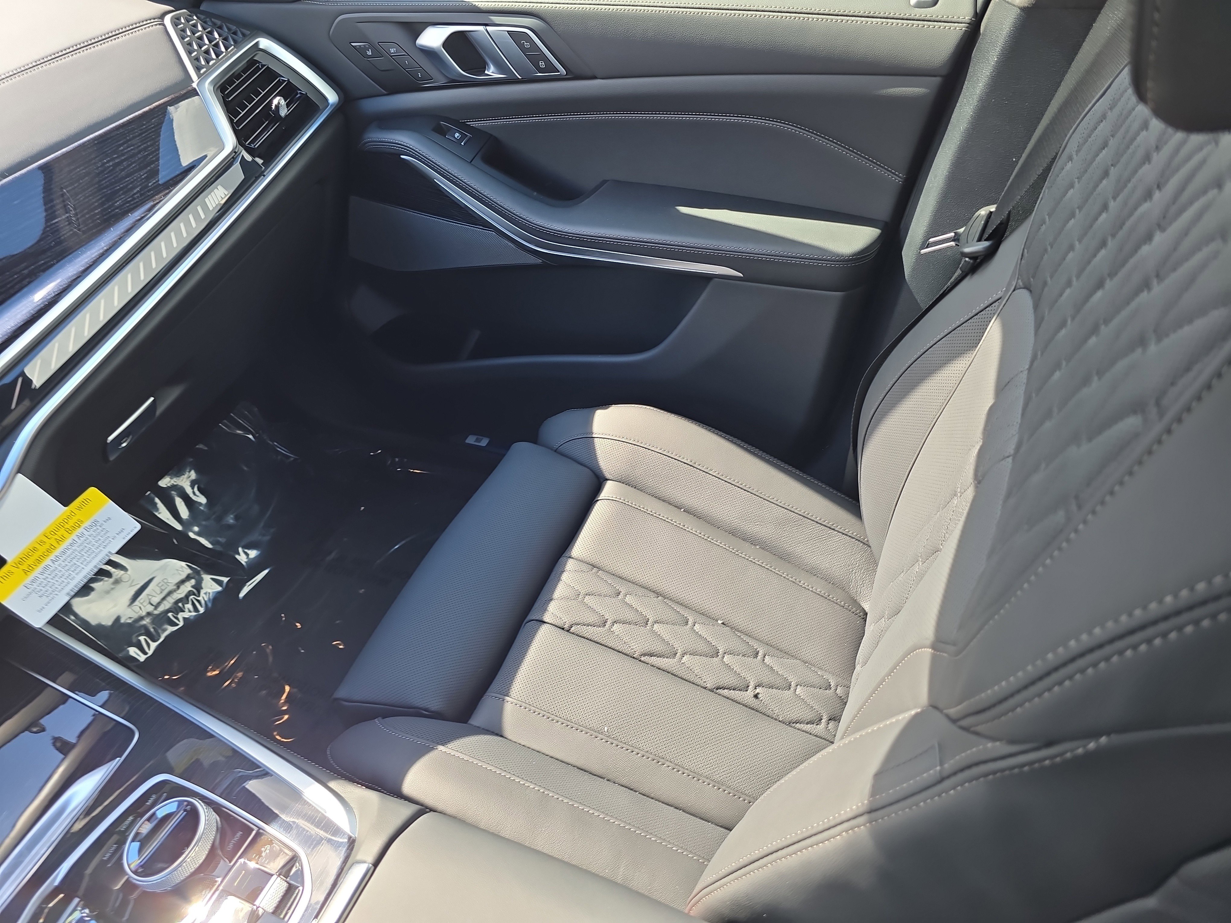 New 2026 BMW X7 M60i image 16