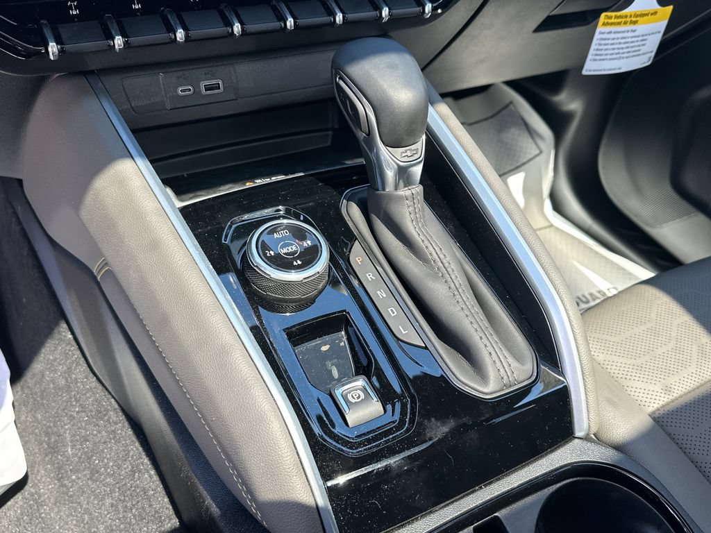 New 2026 Chevrolet Colorado ZR2 w/ Technology Package AWD/4WD image 18