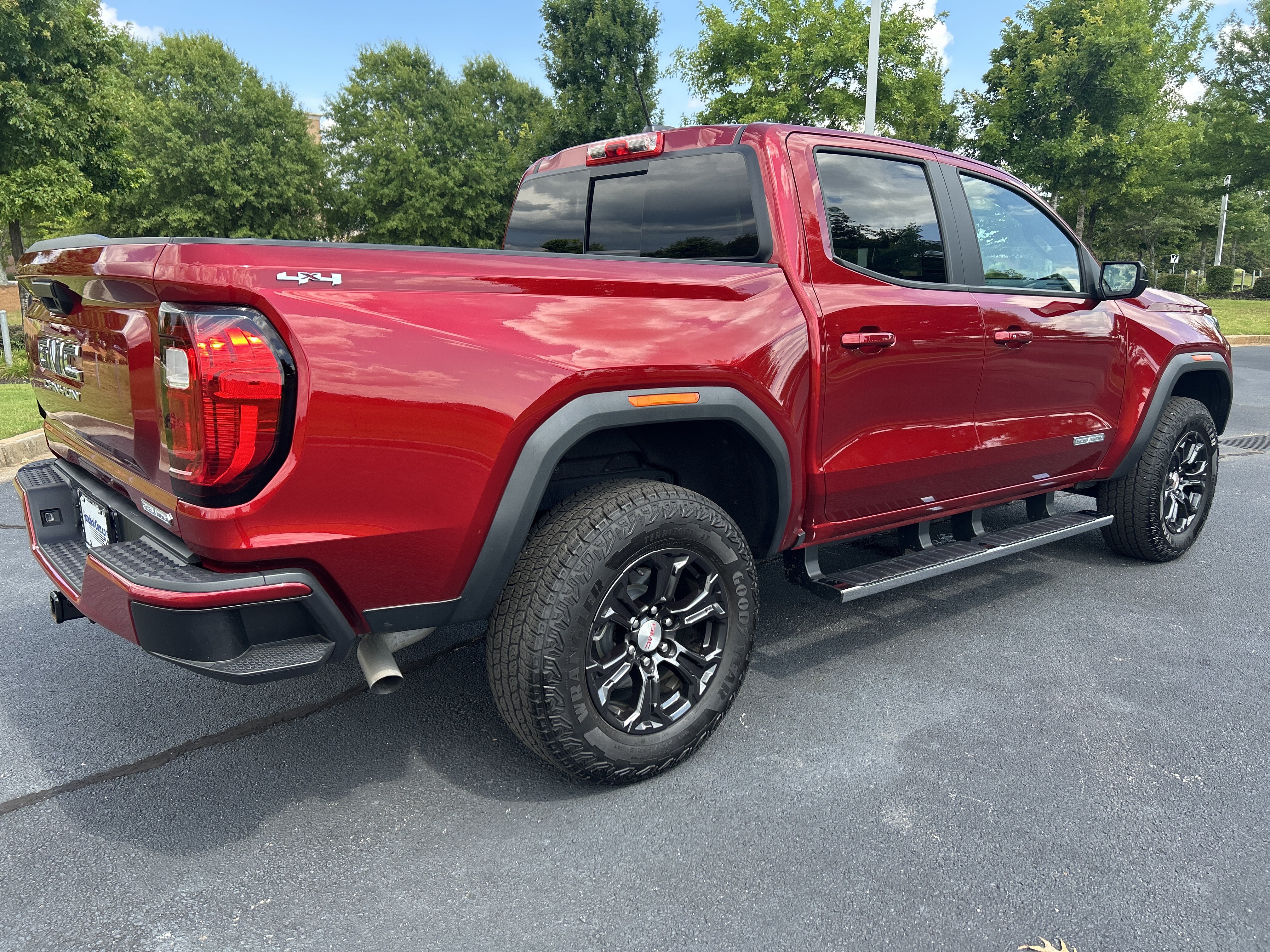 Used 2024 GMC Canyon Elevation w/ Convenience Package AWD/4WD image 9