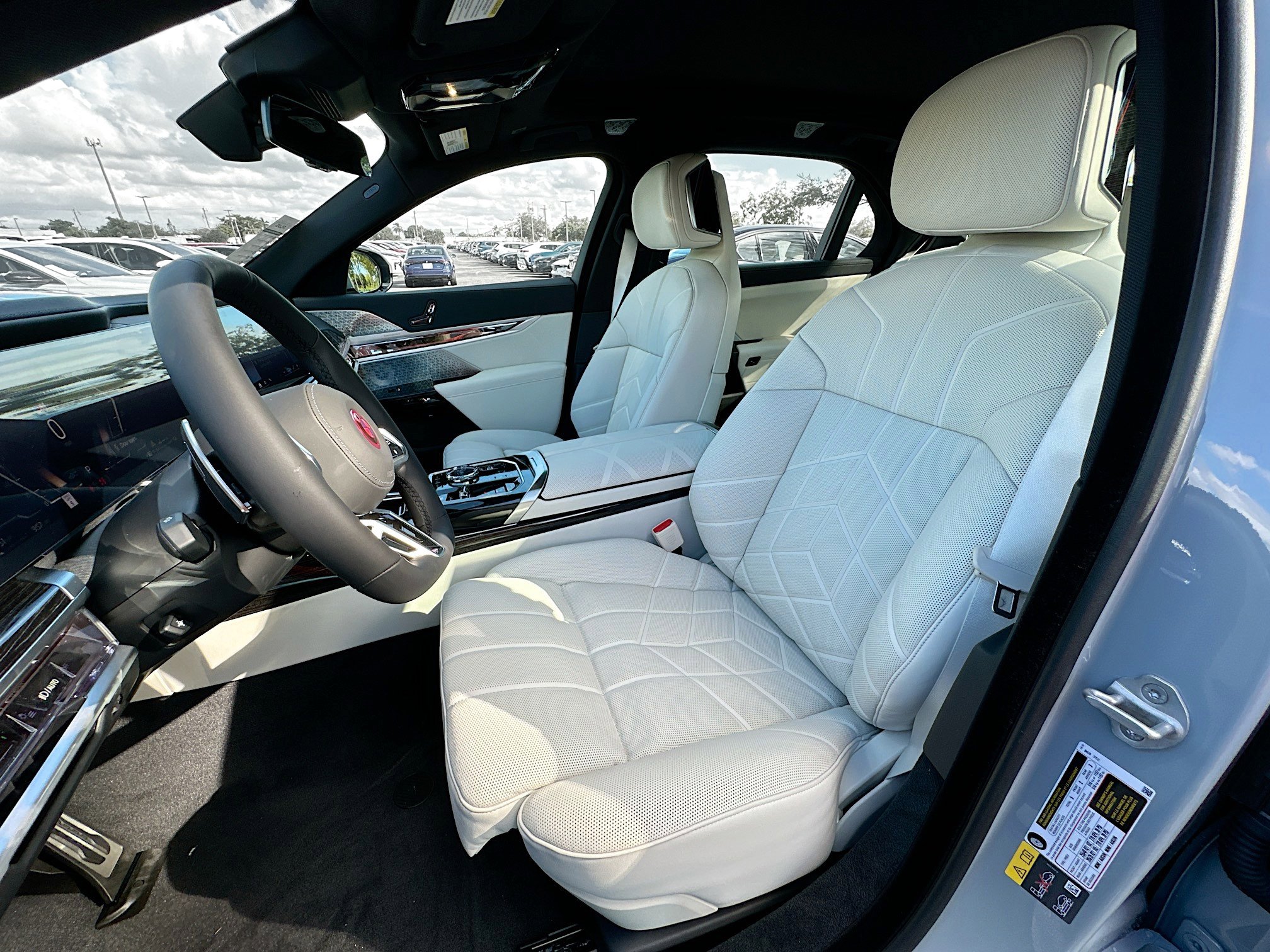 New 2026 BMW 750e xDrive w/ Executive Package image 15