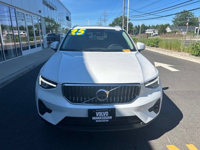 Certified 2025 Volvo XC40 B5 Plus AWD/4WD image 7