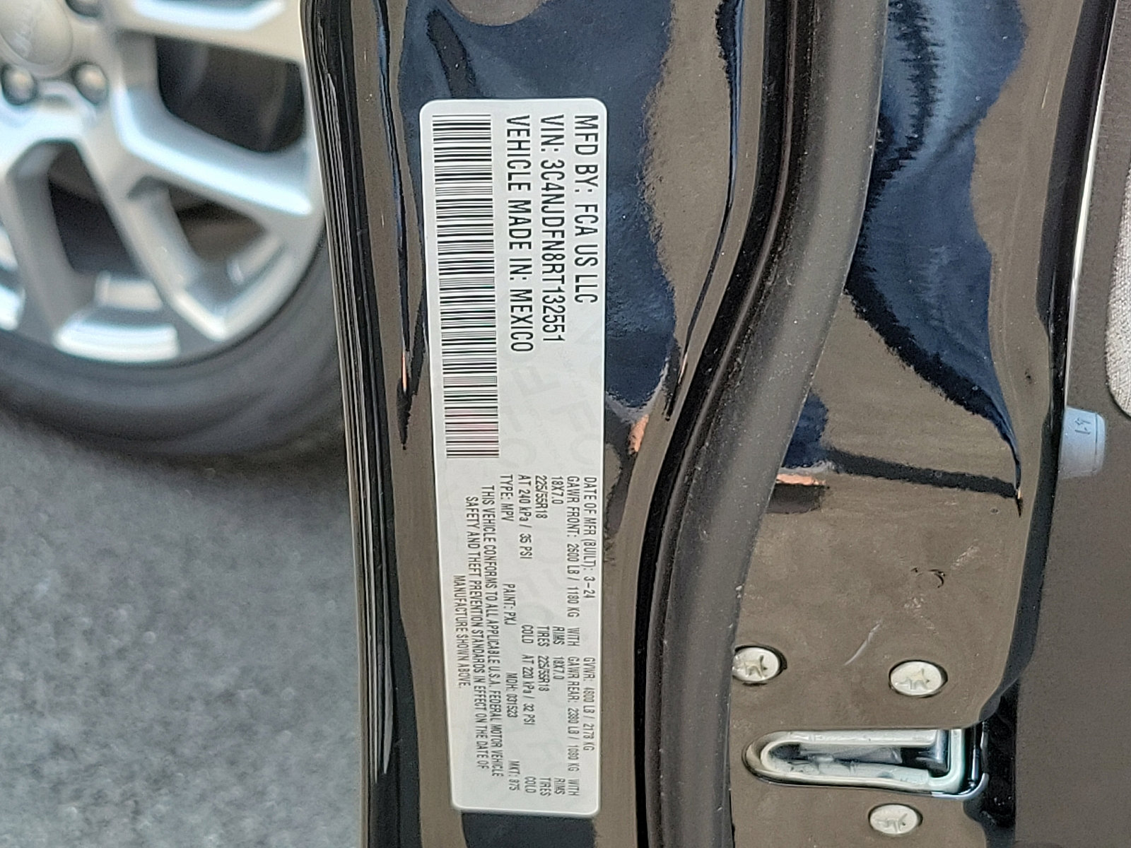 Used 2024 Jeep Compass Latitude image 15