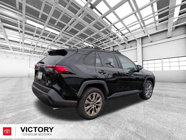 Used 2022 Toyota RAV4 XLE Premium AWD/4WD image 4