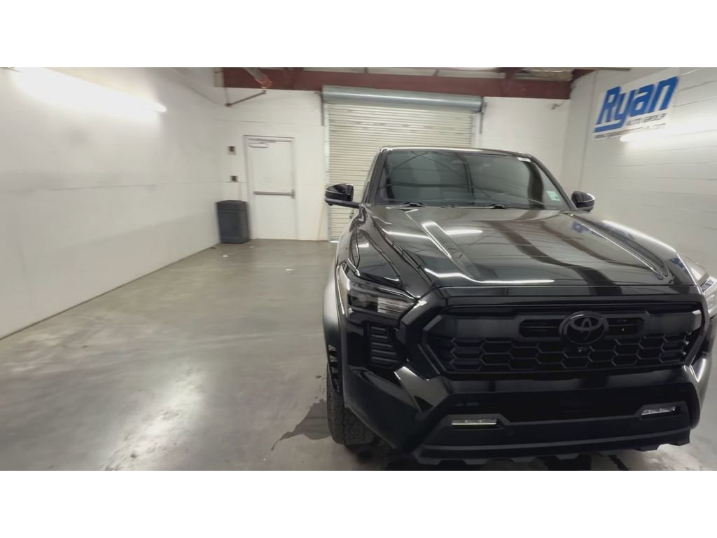 Used 2024 Toyota Tacoma TRD Off-Road w/ TRD Off Road Premium Package image 3