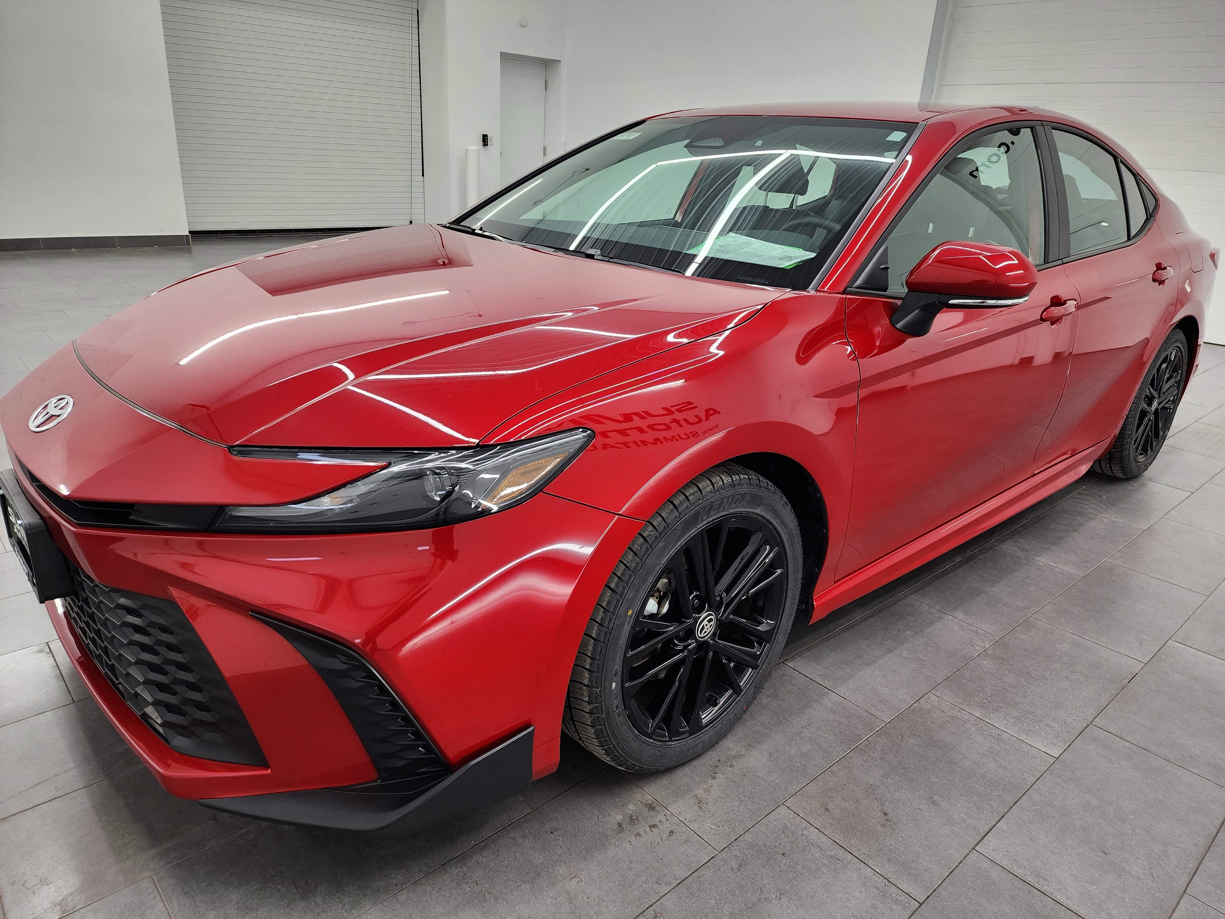 Used 2025 Toyota Camry SE image 7