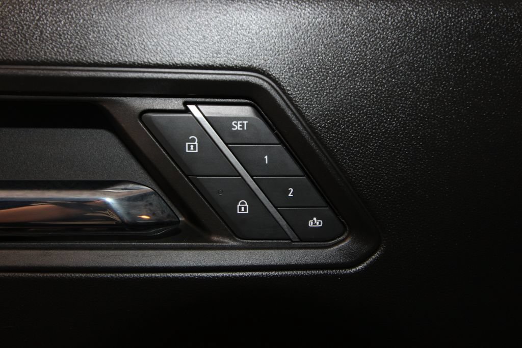 Used 2023 Chevrolet Colorado ZR2 w/ ZR2 Convenience Package III AWD/4WD image 9