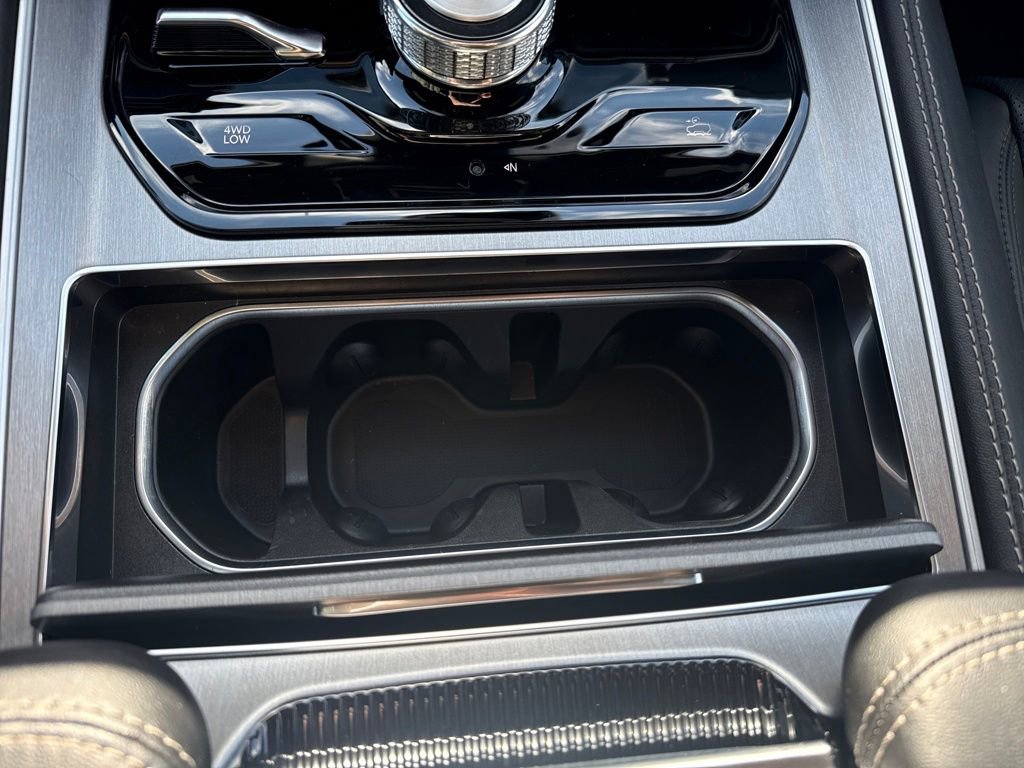 New 2026 Jeep Grand Wagoneer L 4WD w/ Premium Group I image 23