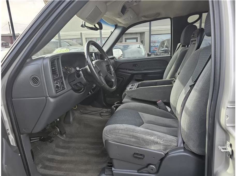 Used 2004 Chevrolet Avalanche 2WD image 9