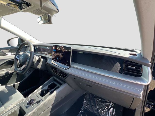 New 2025 Volkswagen Tiguan SE image 28