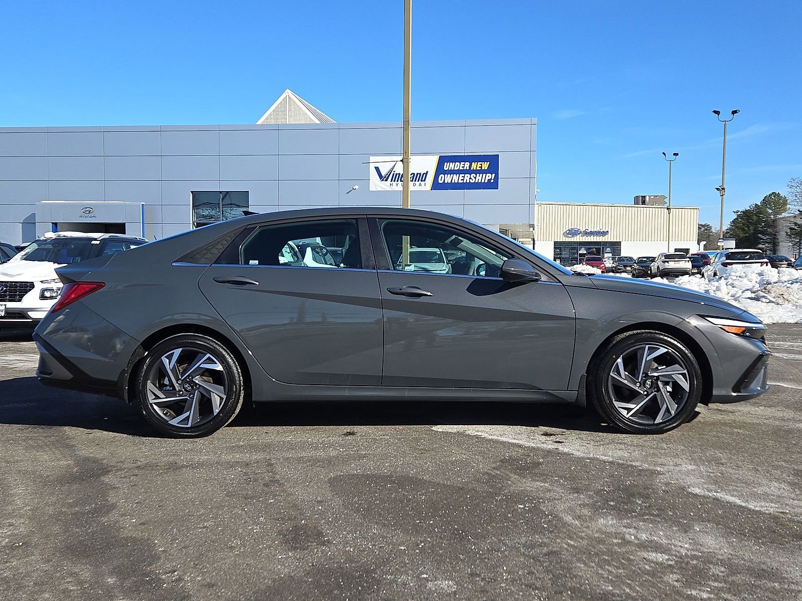 Used 2025 Hyundai Elantra SEL image 32