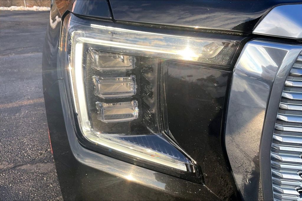 Used 2023 GMC Yukon Denali image 32