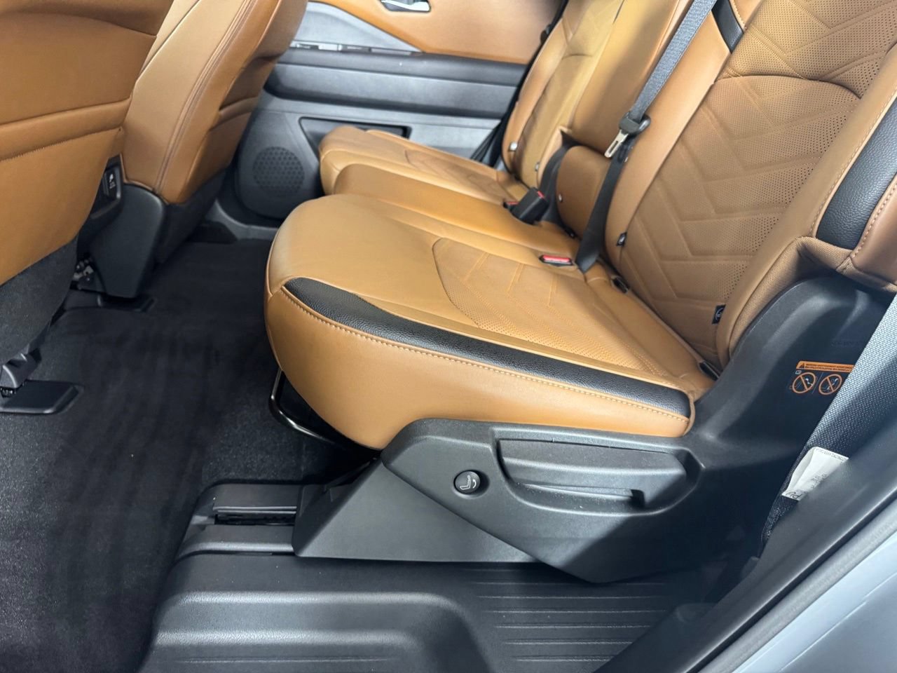 Used 2025 Nissan Pathfinder Platinum w/ Cargo Package FWD image 31