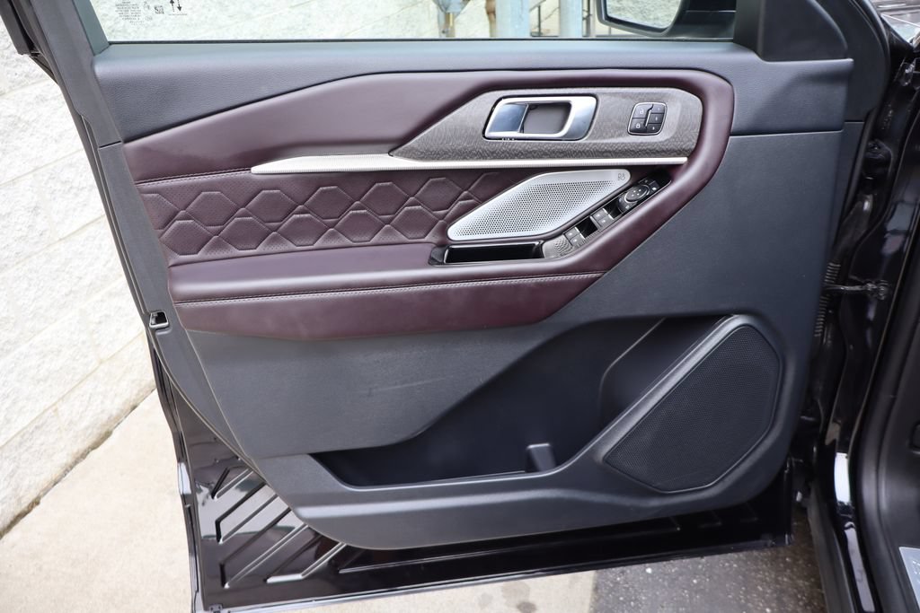 Used 2025 Ford Explorer Platinum w/ LUX Leather Package AWD/4WD image 19