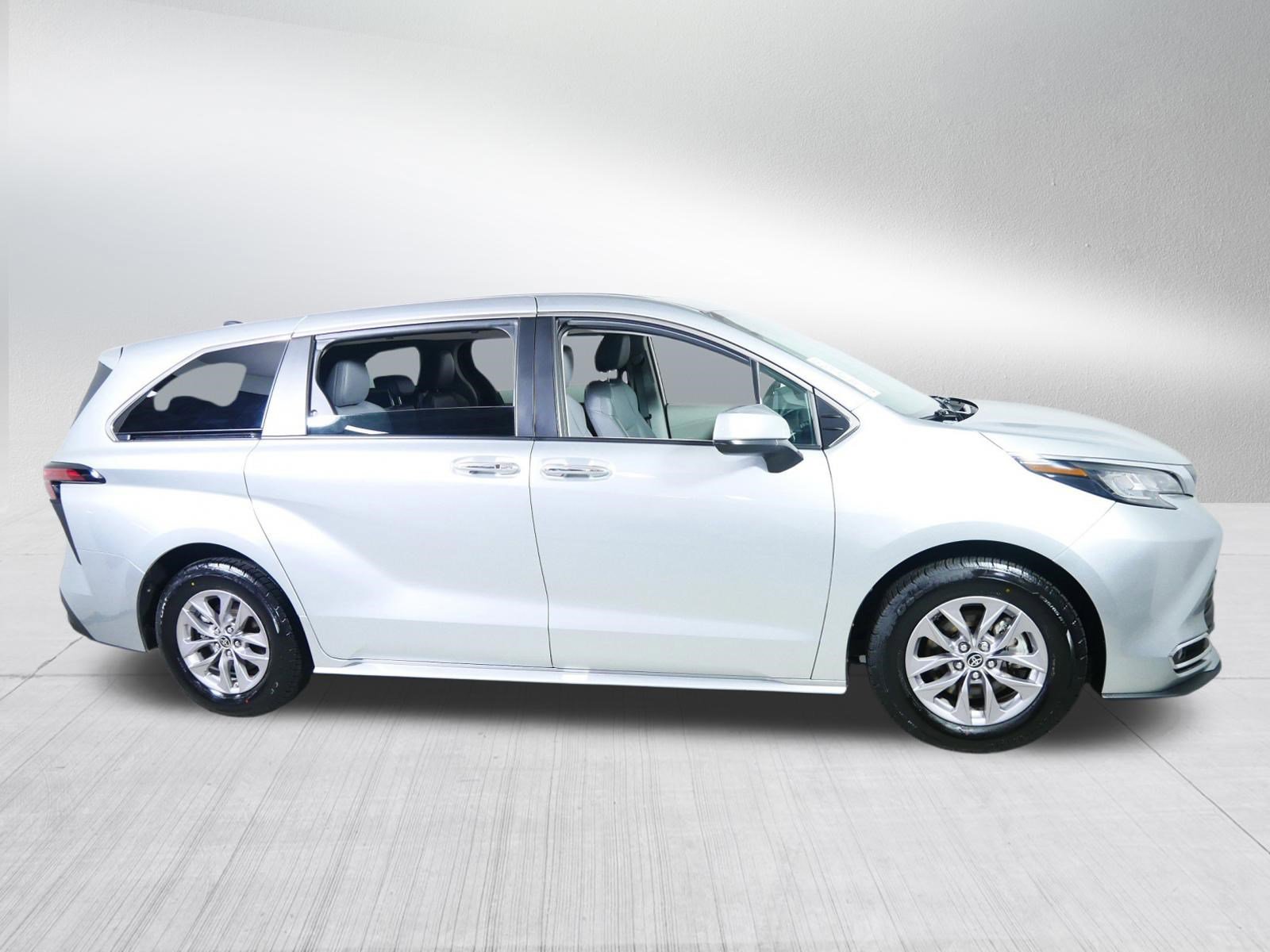 Used 2022 Toyota Sienna XLE FWD image 8