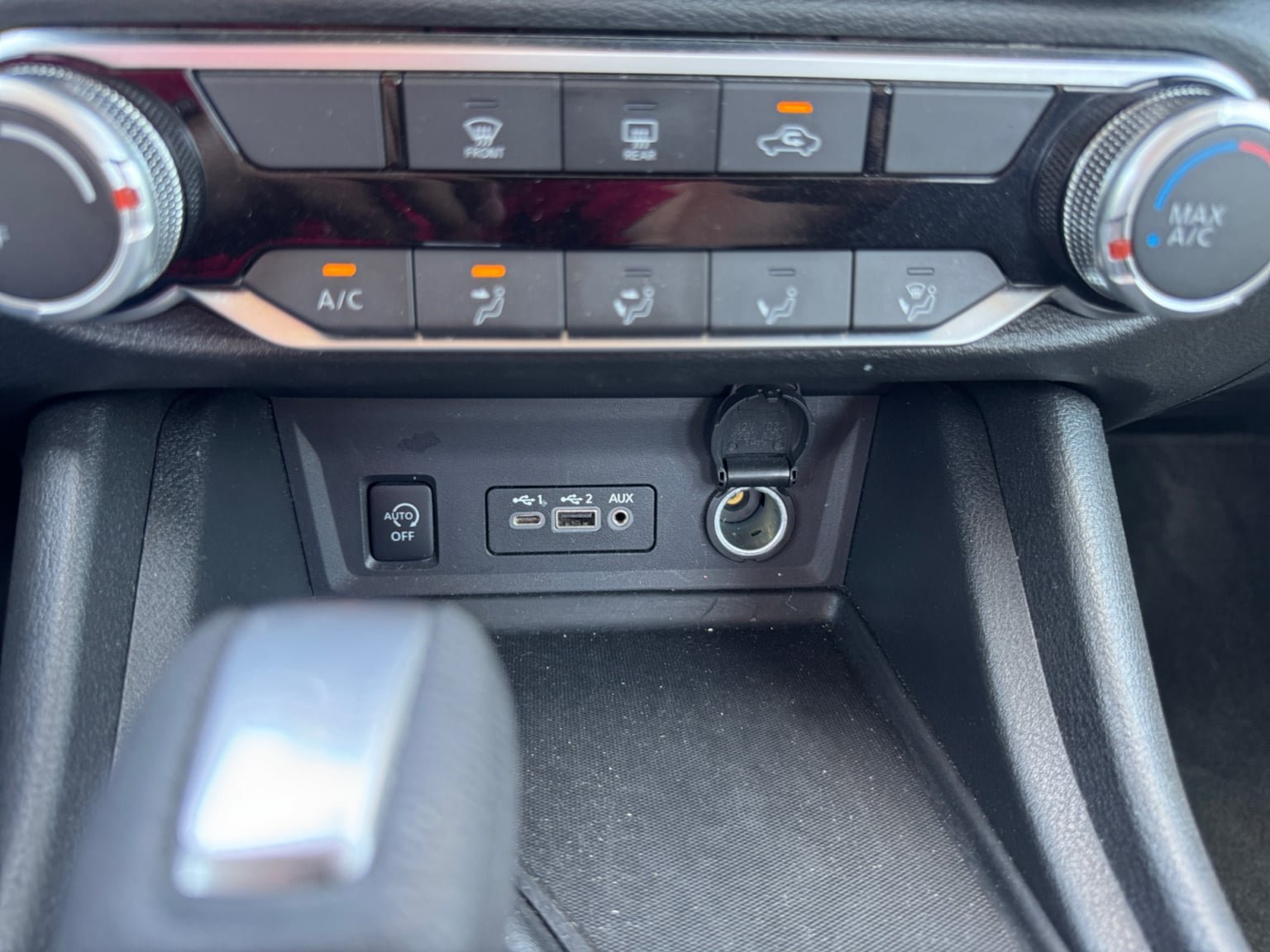 Used 2024 Nissan Sentra SV FWD image 25