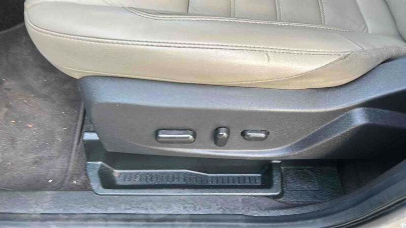 Used 2018 Ford Escape SEL image 15